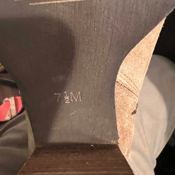 Guess Women’s Brown Suede Booties Size 7 1/2M - Picture 5 of 5